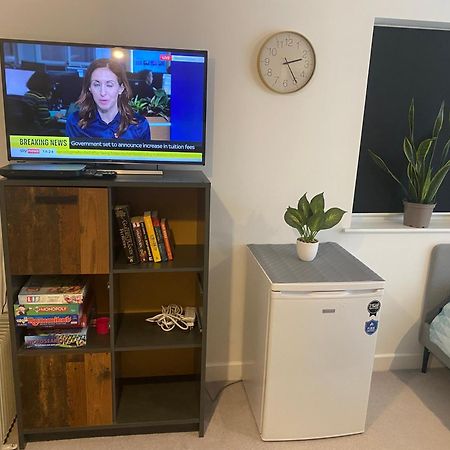 Very Large Double Room With Corner Sofa, Sky Tv, Netflix Etc, Fridge And Microwave Newhaven Eksteriør billede