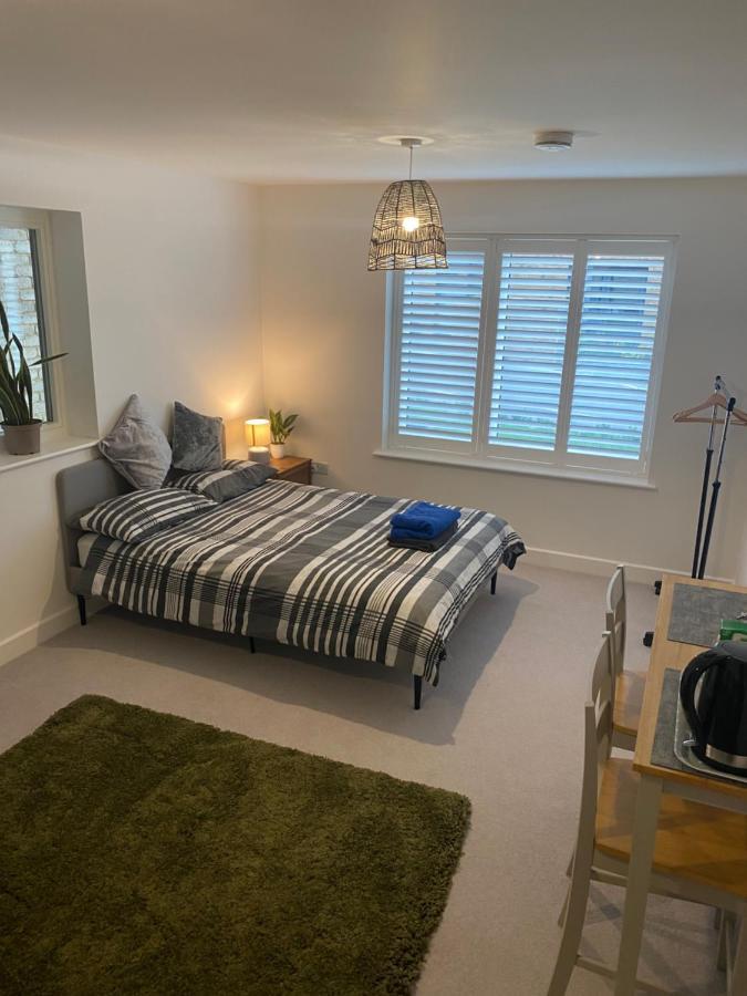 Very Large Double Room With Corner Sofa, Sky Tv, Netflix Etc, Fridge And Microwave Newhaven Eksteriør billede