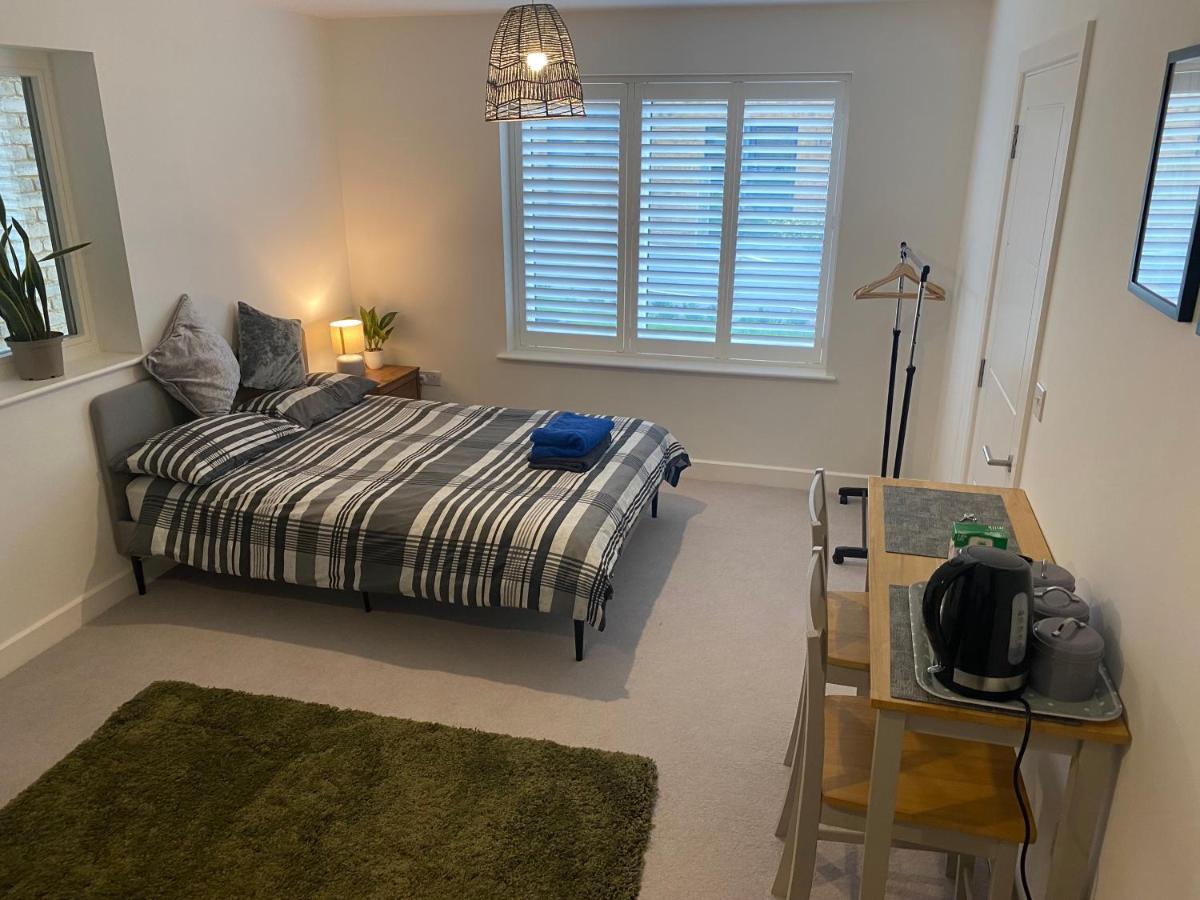 Very Large Double Room With Corner Sofa, Sky Tv, Netflix Etc, Fridge And Microwave Newhaven Eksteriør billede