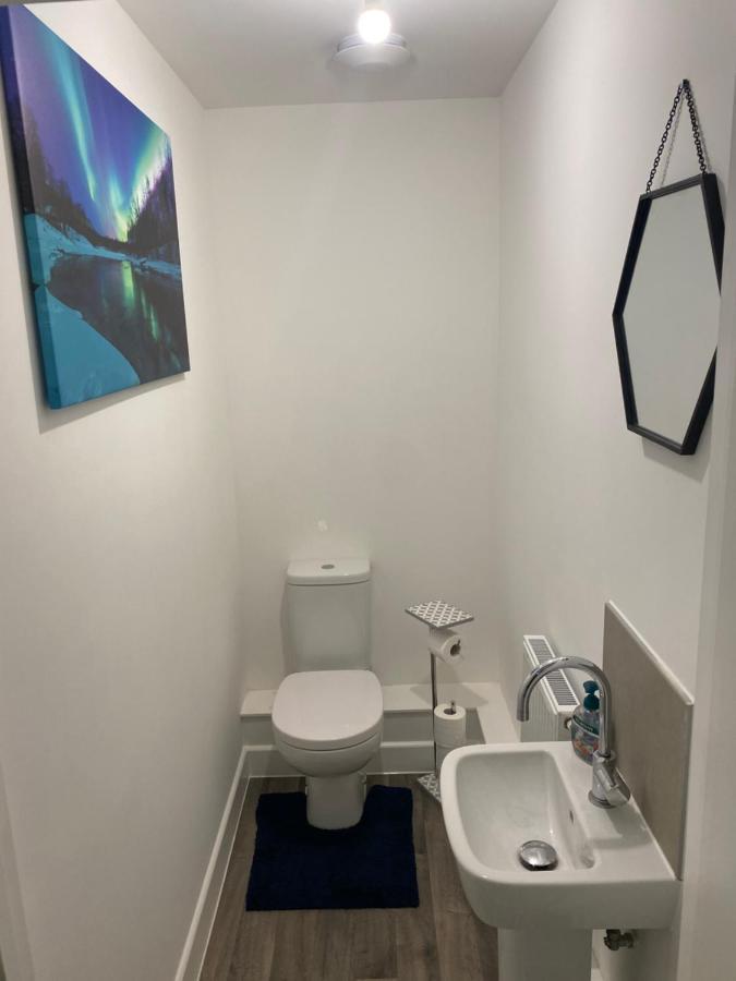 Very Large Double Room With Corner Sofa, Sky Tv, Netflix Etc, Fridge And Microwave Newhaven Eksteriør billede