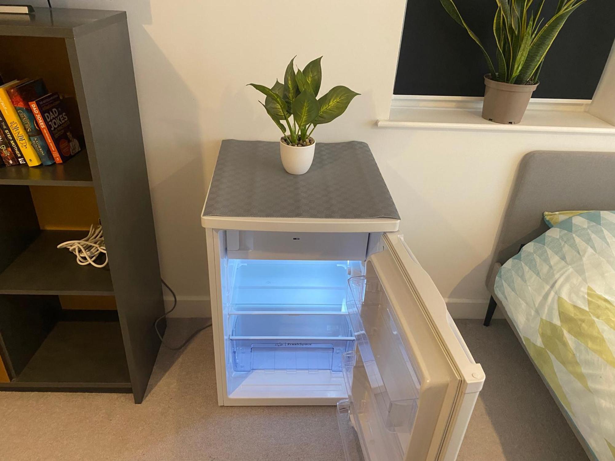 Very Large Double Room With Corner Sofa, Sky Tv, Netflix Etc, Fridge And Microwave Newhaven Eksteriør billede