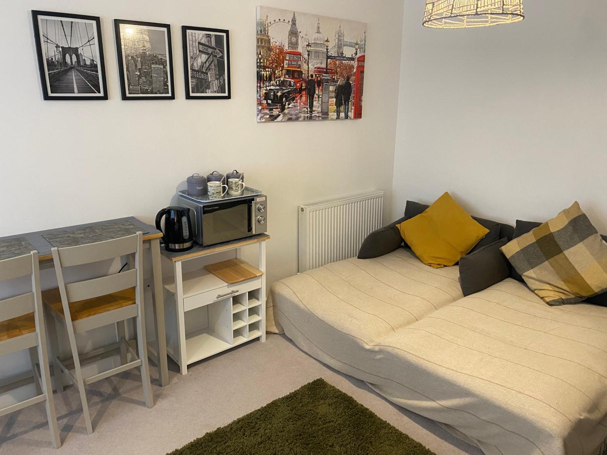 Very Large Double Room With Corner Sofa, Sky Tv, Netflix Etc, Fridge And Microwave Newhaven Eksteriør billede